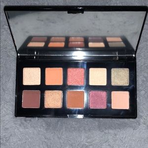 Eye shadow palette